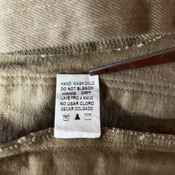 Paper Moon Olive Cargo Shorts Medium - Picture 8 of 8